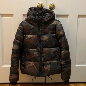 Camo American Eagle puffer